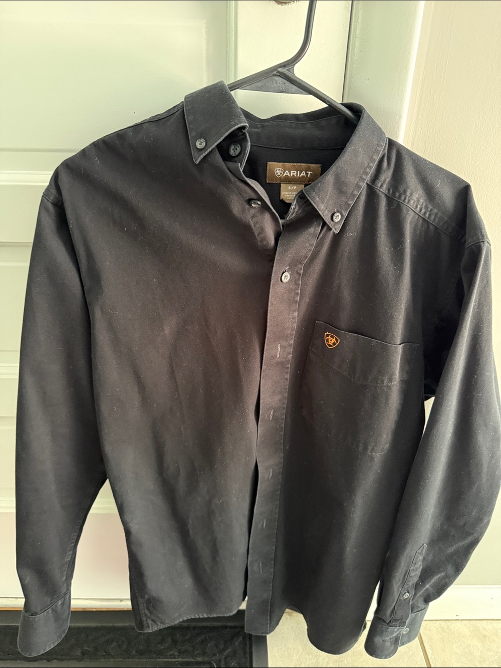 Ariat Men’s Black Long-Sleeve Button-Down Shirt